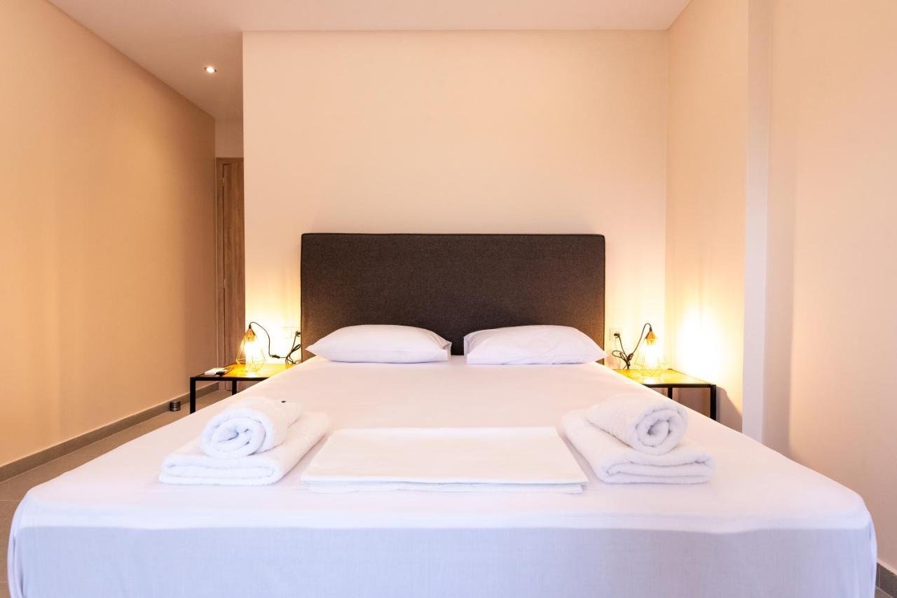 Mini Suites Near Athen'S Airport Free Shuttle From And To Athen'S Airport Spáta エクステリア 写真