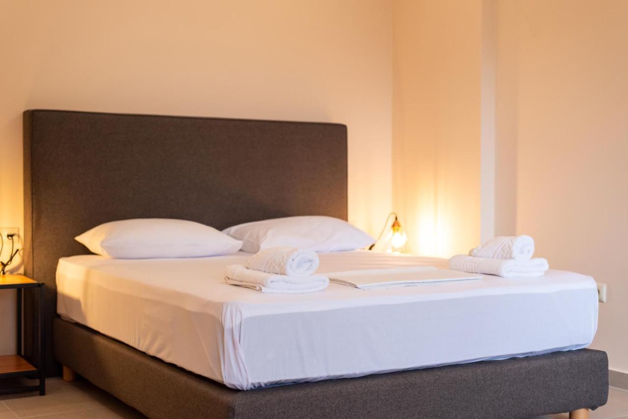 Mini Suites Near Athen'S Airport Free Shuttle From And To Athen'S Airport Spáta エクステリア 写真