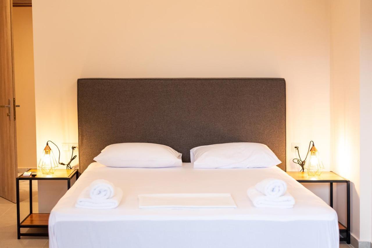 Mini Suites Near Athen'S Airport Free Shuttle From And To Athen'S Airport Spáta エクステリア 写真