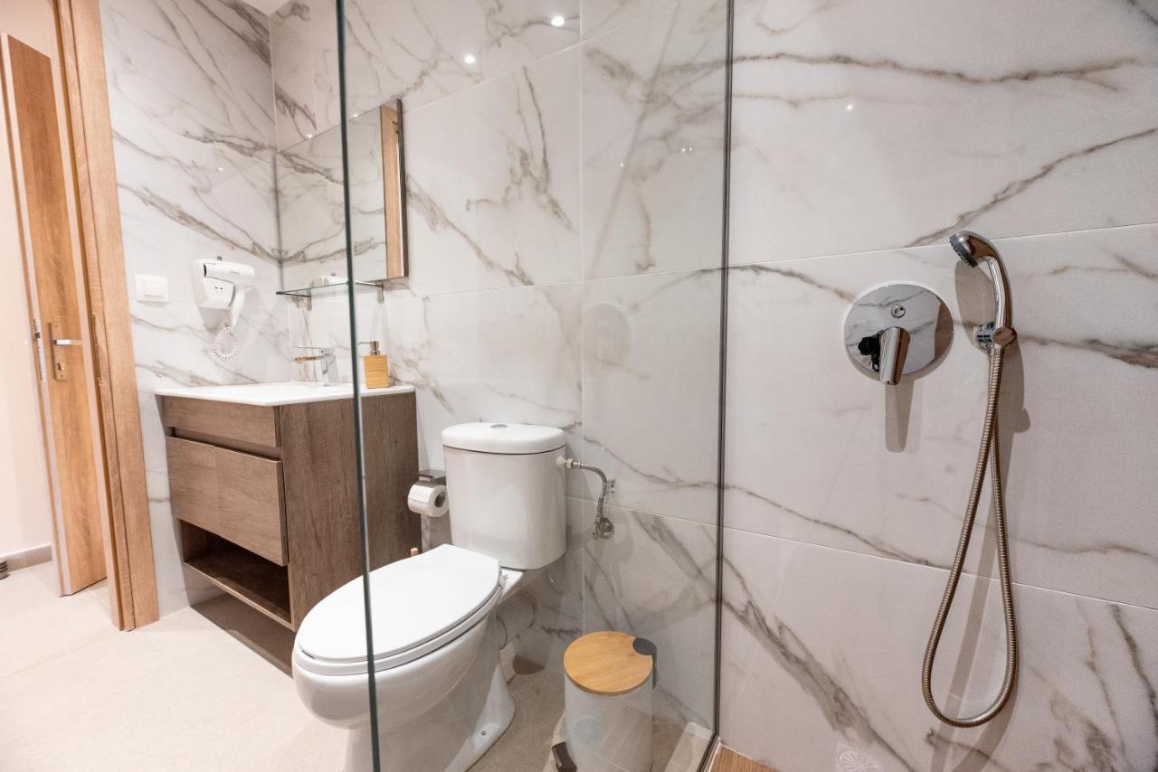 Mini Suites Near Athen'S Airport Free Shuttle From And To Athen'S Airport Spáta エクステリア 写真