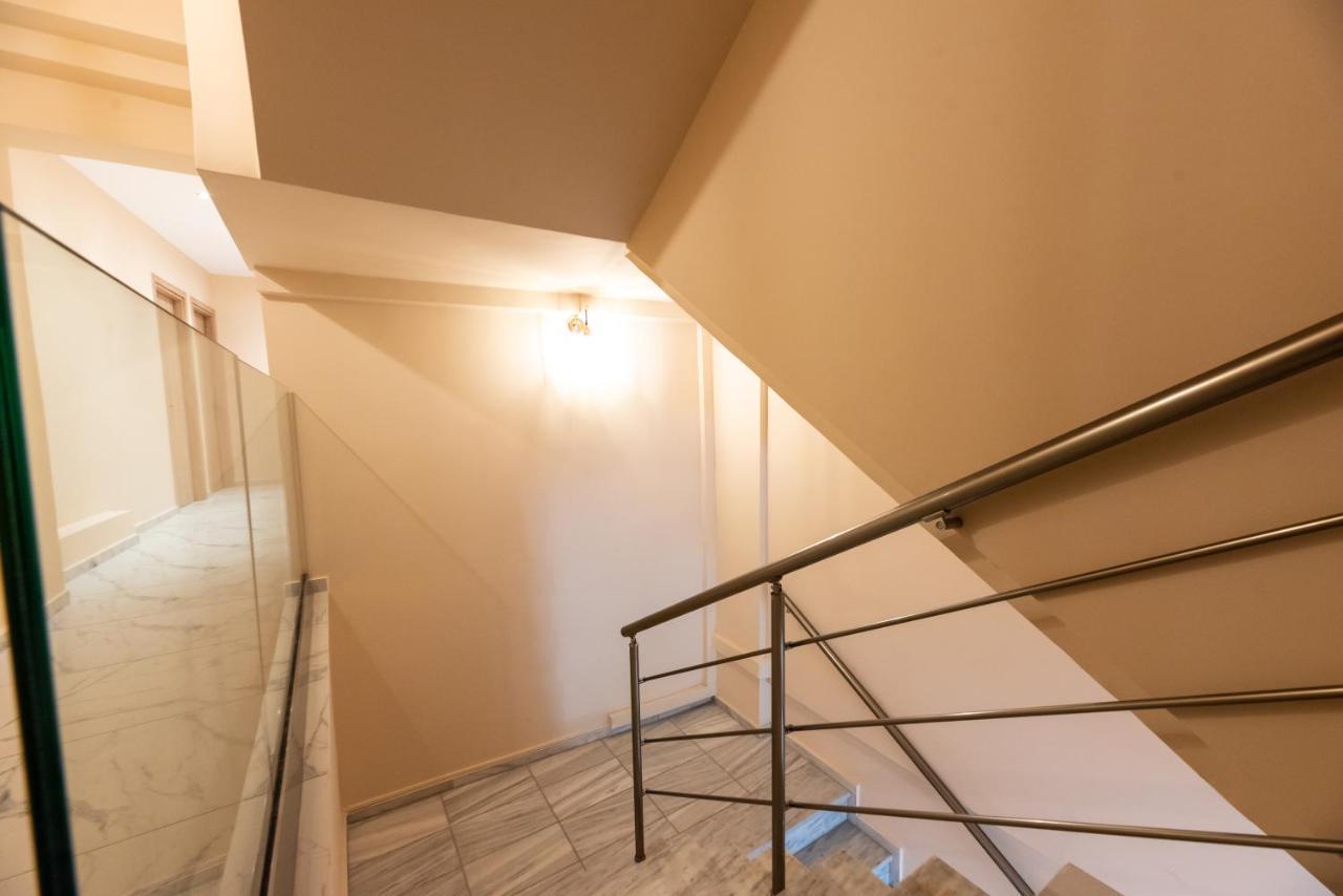 Mini Suites Near Athen'S Airport Free Shuttle From And To Athen'S Airport Spáta エクステリア 写真
