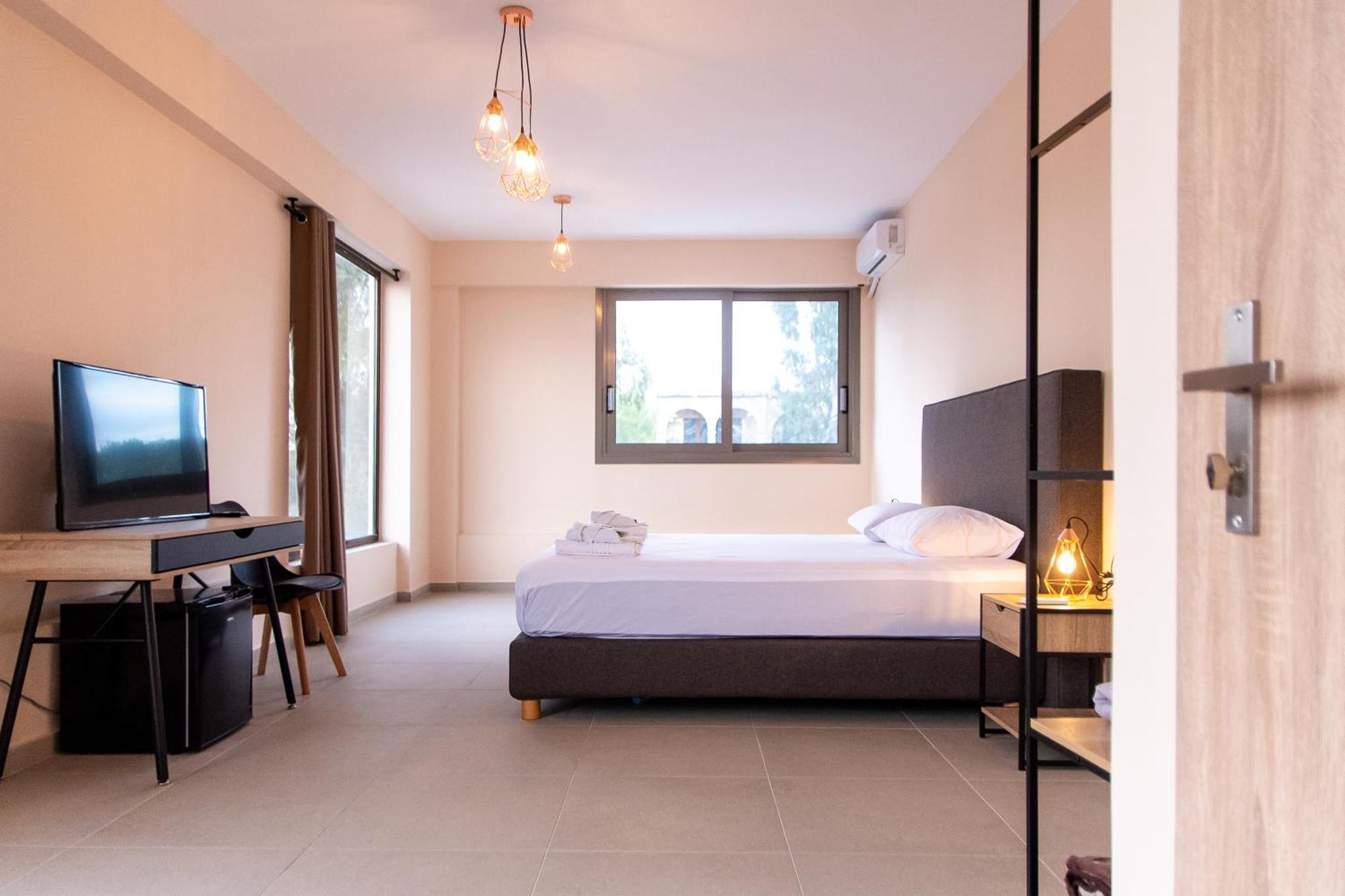 Mini Suites Near Athen'S Airport Free Shuttle From And To Athen'S Airport Spáta エクステリア 写真